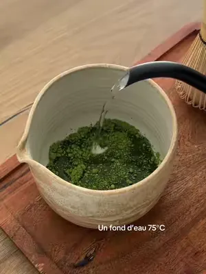 Vous avez déjà testé le earl grey matcha latte ?  🍵  Voici notre version avec notre thé noir, le wakoucha 🫖 Ingrédients :  - 1 à 2 g de thé matcha  - 2 à 3 g de thé noir wakoucha - Le lait de votre ch