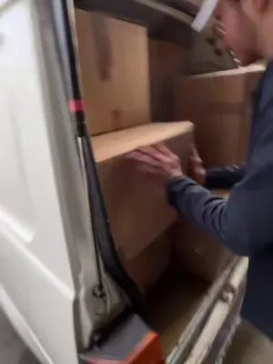 Ein StartUp in der Garage der Oma gründen?  Mit dem EcoSeal Pro machst du in nur wenigen Sekunden alle Lebensmittel bei dir zu Hause länger haltbar - direkt im Glas. Offenes Sugo? Kein Problem! Die of