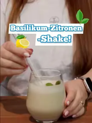 Grün, frisch, cremig und in 2 Minuten fertig. 🍋 Probiert unseren Basilikum-Zitrone-Shake mit MetaFlow! 👇🏼 Und so einfach geht`s: Zutaten für 1 Portion: 🔹250 ml Wasser 🔹1 EL Zitronensaft (15 ml) 🔹5 g f