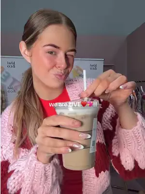 we are liveeee!🩷❤️‍🔥<3 come say hey!🤞🏼 #fashionlive #knitwear #morninglive 