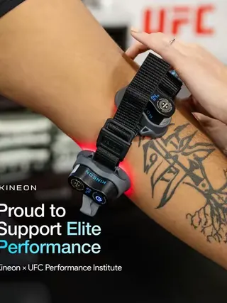 Where high-performance training happens, recovery matters. MOVE+ in elite performance environments 🔴 #redlighttherapy #athleterecovery #sportsperformance #trainingrecovery #UFC 
