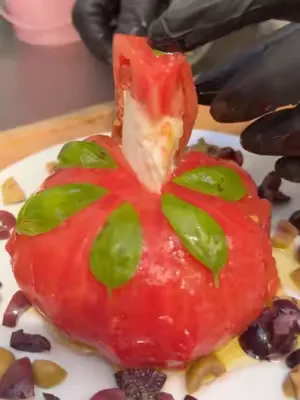Tomate farcie burrata ! La tomate mozza revisitée🍅 #fyp #food #eatchefclub #tomate #burrata