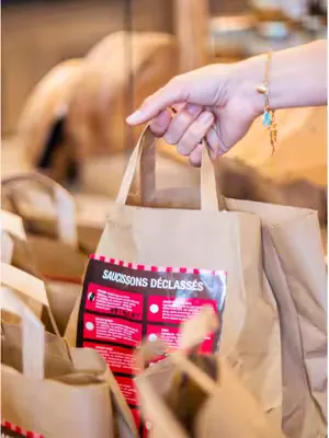 Les saucissons moches sont nos amis 🫶 On n'aime pas le gaspillage... donc on a créé les saucissons déclassés ! Et la NOUVEAUTÉ cette année 👇 Les box de saucissons en abonnement : ✔️ Livraison gratuite