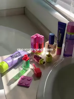 take a scroll break ☺️ #colorchangingblushoil #makeup 