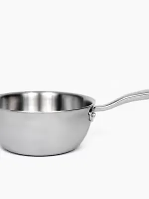 Our saucier's sloped sides make it ideal for whisking sauces or custards and increases surface area for reducing liquids. It's also great for stirring up risotto, polenta, or oatmeal and is easy to cl