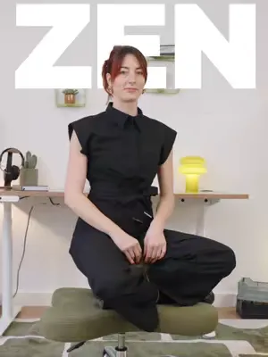 La matière la plus cosy pour un bureau. La bouclette est devenue une tendance forte en déco… et elle rend aussi les bureaux beaucoup plus chaleureux. #bureau #homeoffice #desksetup #officedesign #deco