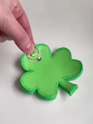 Happy St. Paddy’s Day ☘️✨ How are you celebrating? #stpattysday☘️ #airdryclay #diycrafts #craftideas #stpaddysday 