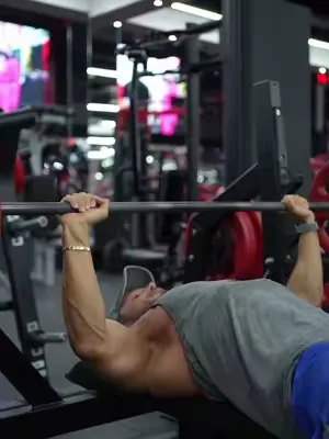 2025 war das Warm-up. 2026 wird dein Jahr. Wir warten oft auf den „perfekten Moment". Aber die Wahrheit ist: Der Moment wird nie perfekt sein, bis du ihn dazu machst. Der erste Schritt kostet am meist