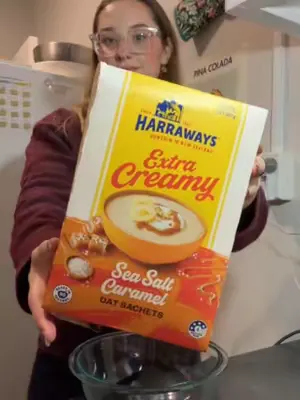 🍑 10-Minute Single-Serve Winter Crumble 🍑 When the days get shorter and colder, there's nothing better than a warm, cosy crumble straight from the air fryer. 🤎 Made with our Harraways Extra Creamy Sea