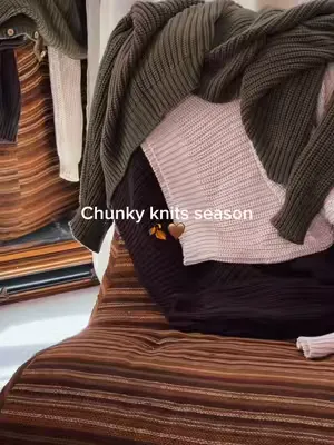 Our cozy season must have? Our chunky knits!!  Pre-order them now, and wear them all season (and the next, and the next!!!) #aw25 #sustainablefashion #chunkyknits #cozyfashion 