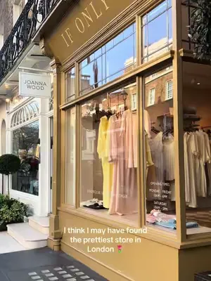 I want to live here 🤭 #belgravia #exploringlondon #shoppinglondon #nightwear #homeware 
