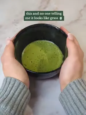 despite being green, matcha is actually delicious and not grassy at all☺️ #matcha #tea #matchapowder 