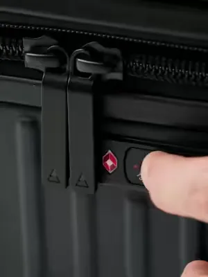 Luggage ASMR for travelers who want everything to feel dialed before they leave. The Method Check-In Medium gives you 65L to 79L of space, full-perimeter expansion, quiet wheels, TSA lock, and an orga
