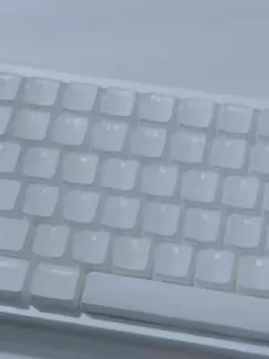 One tap, and Flow 2's cool white glow comes alive. ✨  #lofree #tiktokshopmemorialday #mechanicalkeyboard #desksetup #coolwhite 