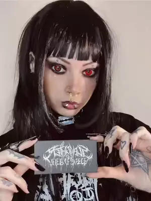 Can you guess the riff in the background? 🤟