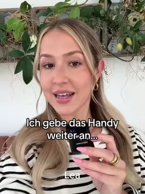 Ich gebe das Handy an die Person weiter… die… office edition 😂🐝✨ #office #team #socialmedia #tiktokgermany 