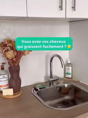 Cheveux gras ? La solution pourrait être plus simple que vous ne le pensez ! 🤔 Nettoyez vos brosses à cheveux régulièrement pour combattre l’excès de sébum 🧼✨ Découvrez notre méthode facile et efficac