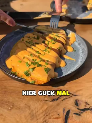 Trüffel Sambal-Hollandaise Omelette 🥚🔥 Diese Trüffelbombe müsst ihr nachmachen und schreibt uns, wie sehr es euch weggehauen hat 😍 Rezept ⬇️ Trüffel Sambal-Hollandaise Omelette 🥚🍄 Super einfach. Mega 
