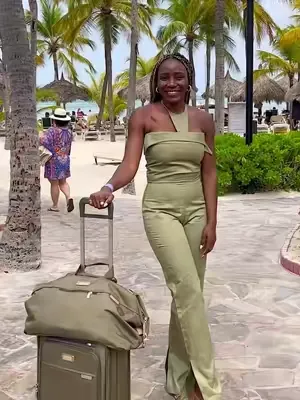 Pro tip: coordinate your Baseline Weekend Duffle and Carry-On Spinner with your outfit for first-class style. 🎥: @Christane Darline  #briggsandriley #travelgoals #wanderlust #traveltiktok #traveltips 