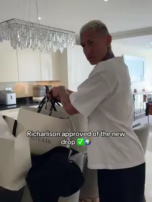Richarlison approved of the new drop ✅🌍 #spurs #tottenham #PremierLeague #football #mauvais