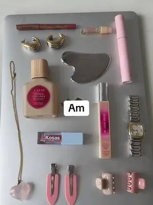 my morning self and my evening self have very different plans… and very different fragrances ✨☀️🌙